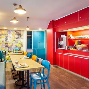 Hotelf1 Centre Courtine Gare Tgv , Avignon Frankreich